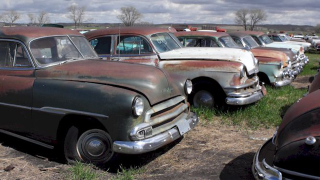 Illustration for article titled Classic cars of a huge Nebraskan junkyard get a second chance at life